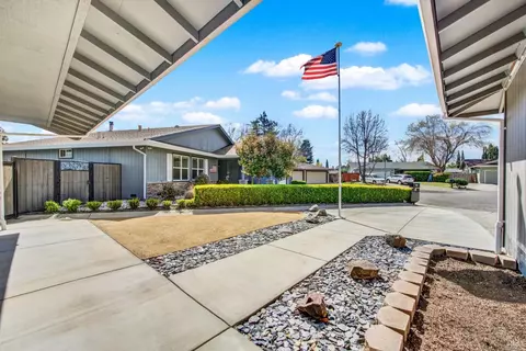 Exterior - 910 Mason Ct, Dixon, CA 95620 photo 8 of 25