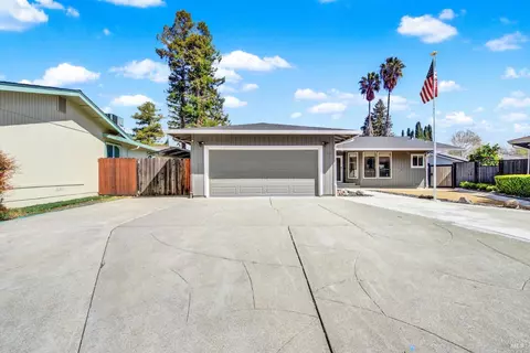 Exterior - 910 Mason Ct, Dixon, CA 95620 photo 6 of 25