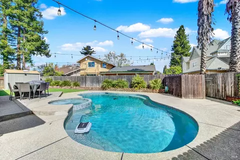 Exterior - 910 Mason Ct, Dixon, CA 95620 photo 10 of 25