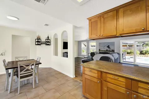 Dining - 910 Mason Ct, Dixon, CA 95620 photo 1 of 6