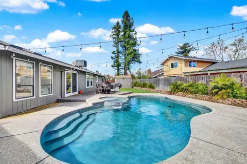 Exterior - 910 Mason Ct, Dixon, CA 95620 photo 11 of 25