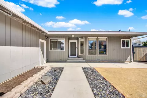 Exterior - 910 Mason Ct, Dixon, CA 95620 photo 7 of 25