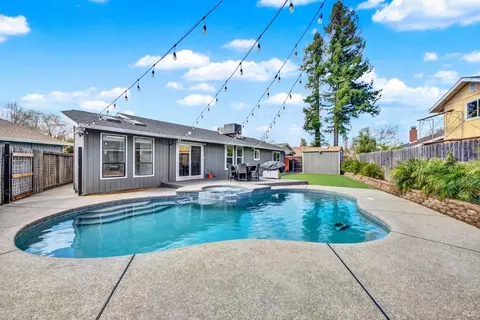 Exterior - 910 Mason Ct, Dixon, CA 95620 photo 12 of 25