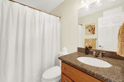 Bath - 910 Mason Ct, Dixon, CA 95620 photo 1 of 5