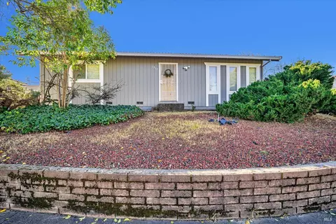 1717-1719 Mission Blvd, Santa Rosa, CA 95409