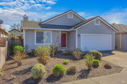 537 Cockspur Ct, Windsor, CA 95492