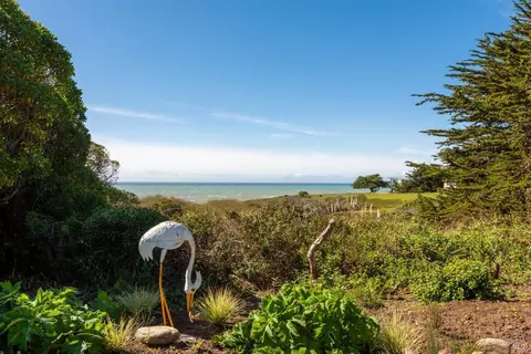 221 Los Santos Dr, Bodega Bay, CA 94923