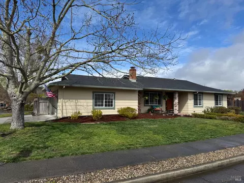 2501 Brookhaven Dr, Santa Rosa, CA 95405