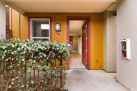 950 Campoy St #104, Santa Rosa, CA 95407