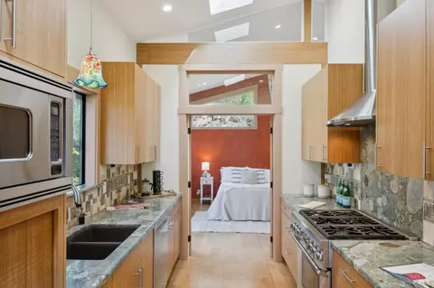 Kitchen - 224 Arroyo Rd, Forest Knolls, CA 94933 photo 3 of 7
