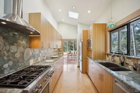 Kitchen - 224 Arroyo Rd, Forest Knolls, CA 94933 photo 6 of 7