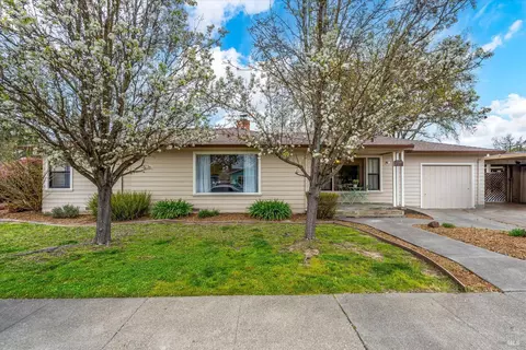 1934 Albany Dr, Santa Rosa, CA 95401