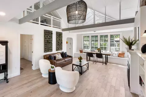 715 Hunt Ave, Saint Helena, CA 94574