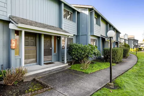 263 College View Dr, Rohnert Park, CA 94928