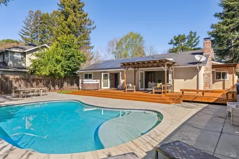 485 E Macarthur St, Sonoma, CA 95476