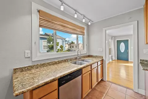 208 Delaware St, Vallejo, CA 94590 photo 12