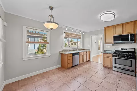 208 Delaware St, Vallejo, CA 94590 photo 13