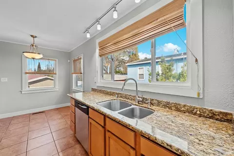 208 Delaware St, Vallejo, CA 94590 photo 10