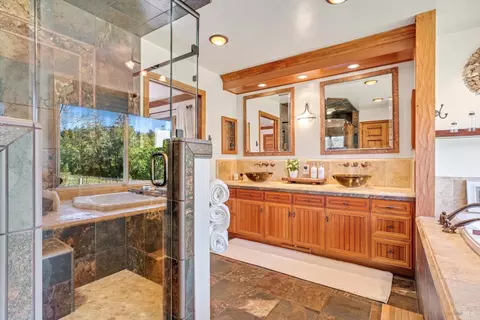 Bath - 4630 Maddocks Rd, Sebastopol, CA 95472 photo 3 of 4