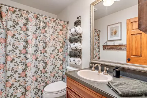 Bath - 4630 Maddocks Rd, Sebastopol, CA 95472 photo 1 of 4