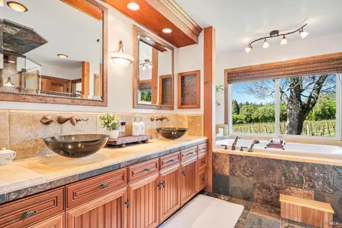 Bath - 4630 Maddocks Rd, Sebastopol, CA 95472 photo 2 of 4