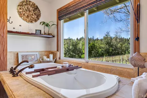 Bath - 4630 Maddocks Rd, Sebastopol, CA 95472 photo 4 of 4