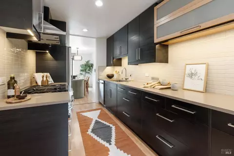 124 Surrey Ln, San Rafael, CA 94903