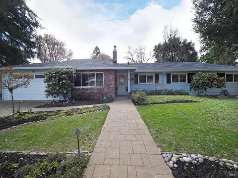 4769 Londonberry Dr, Santa Rosa, CA 95403