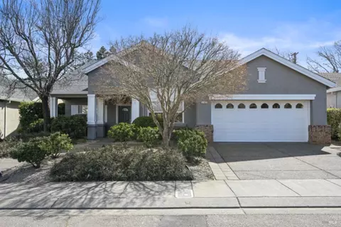 141 Clover Springs Dr, Cloverdale, CA 95425