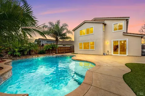 690 Silver Star Ct, Vacaville, CA 95688