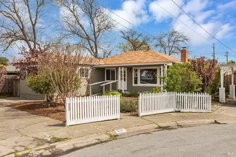 816 Franklin Way, Petaluma, CA 94952