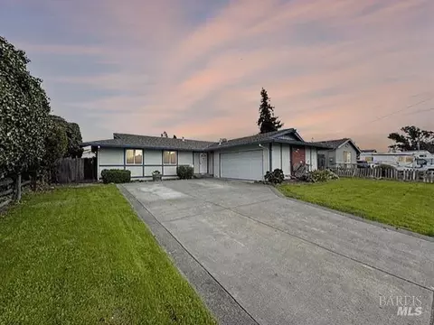 49 Woodworth Way, Petaluma, CA 94952