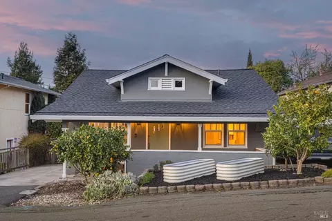 21 Baker Ct, Petaluma, CA 94952
