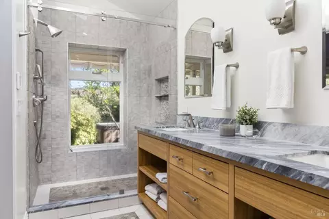 Bath - 1471 Nut Tree Ct, Sonoma, CA 95476 photo 2 of 5