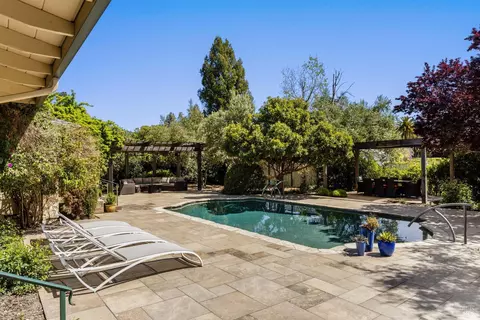 Exterior - 1471 Nut Tree Ct, Sonoma, CA 95476 photo 4 of 12
