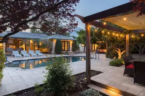 Exterior - 1471 Nut Tree Ct, Sonoma, CA 95476 photo 2 of 12