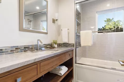 Bath - 1471 Nut Tree Ct, Sonoma, CA 95476 photo 3 of 5