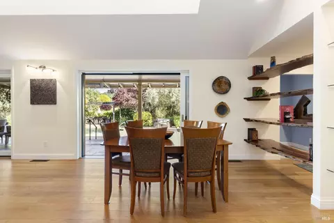 Dining - 1471 Nut Tree Ct, Sonoma, CA 95476 photo 4 of 4