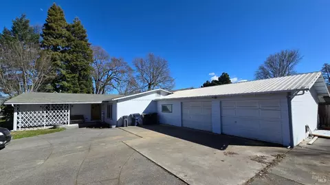 185 E Oak St, Willits, CA 95490 photo 2