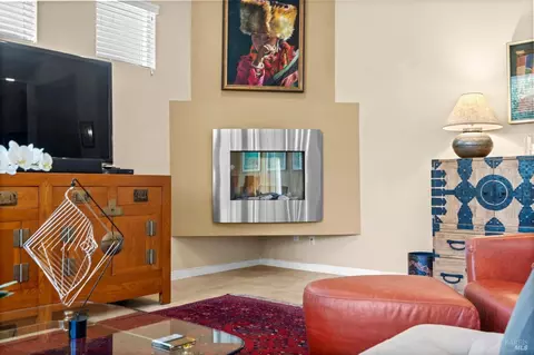 Living - 417 Eagle Crest Way, Rio Vista, CA 94571 photo 2 of 3
