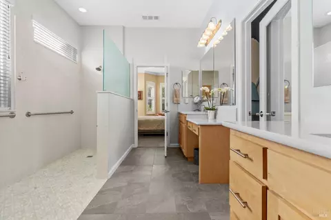 Bath - 417 Eagle Crest Way, Rio Vista, CA 94571 photo 3 of 6