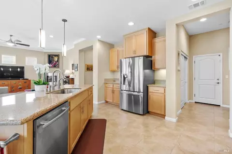 Entry Way - 417 Eagle Crest Way, Rio Vista, CA 94571 photo 3 of 4