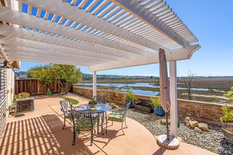 67 S Newport Dr, Napa, CA 94559