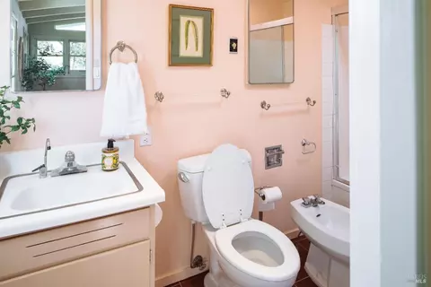 Bath - 17850 Carriger Rd, Sonoma, CA 95476 photo 1 of 4