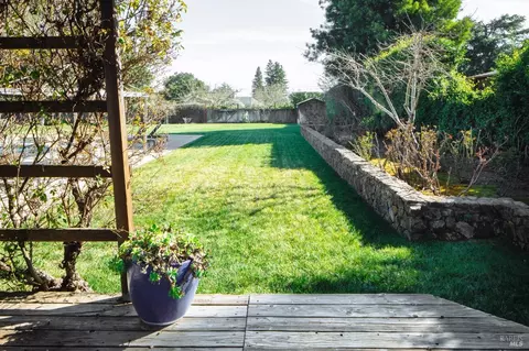 Exterior - 17850 Carriger Rd, Sonoma, CA 95476 photo 7 of 25