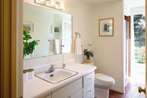 Bath - 17850 Carriger Rd, Sonoma, CA 95476 photo 2 of 4