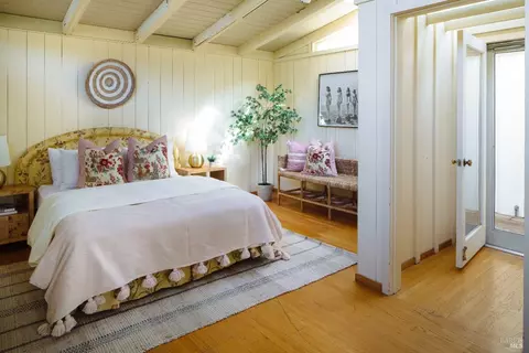 Bedroom - 17850 Carriger Rd, Sonoma, CA 95476 photo 6 of 7