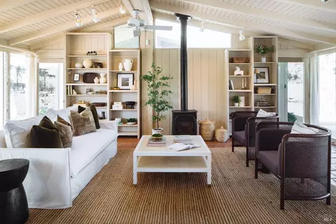 Living - 17850 Carriger Rd, Sonoma, CA 95476 photo 2 of 5