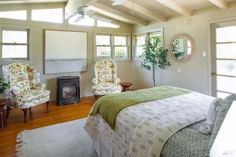 Bedroom - 17850 Carriger Rd, Sonoma, CA 95476 photo 1 of 7