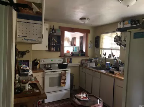 Kitchen - 2301 Silk Rd W, Windsor, CA 95492 photo 1 of 3